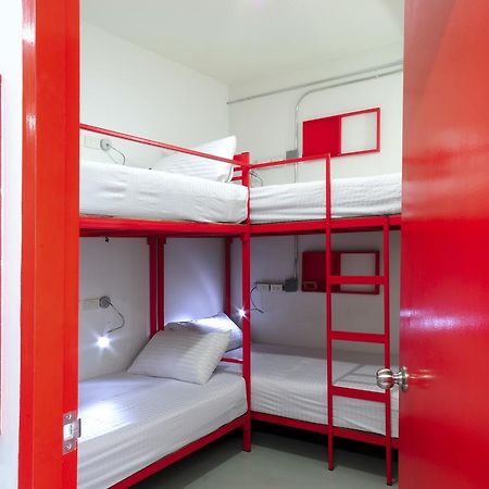 Jellybean Ezy Hostel Sathorn Бангкок Екстер'єр фото