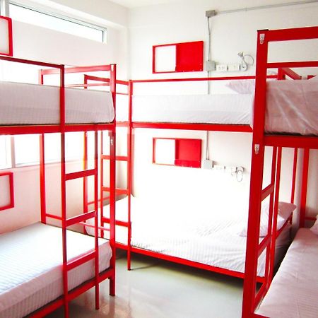 Jellybean Ezy Hostel Sathorn Бангкок Екстер'єр фото