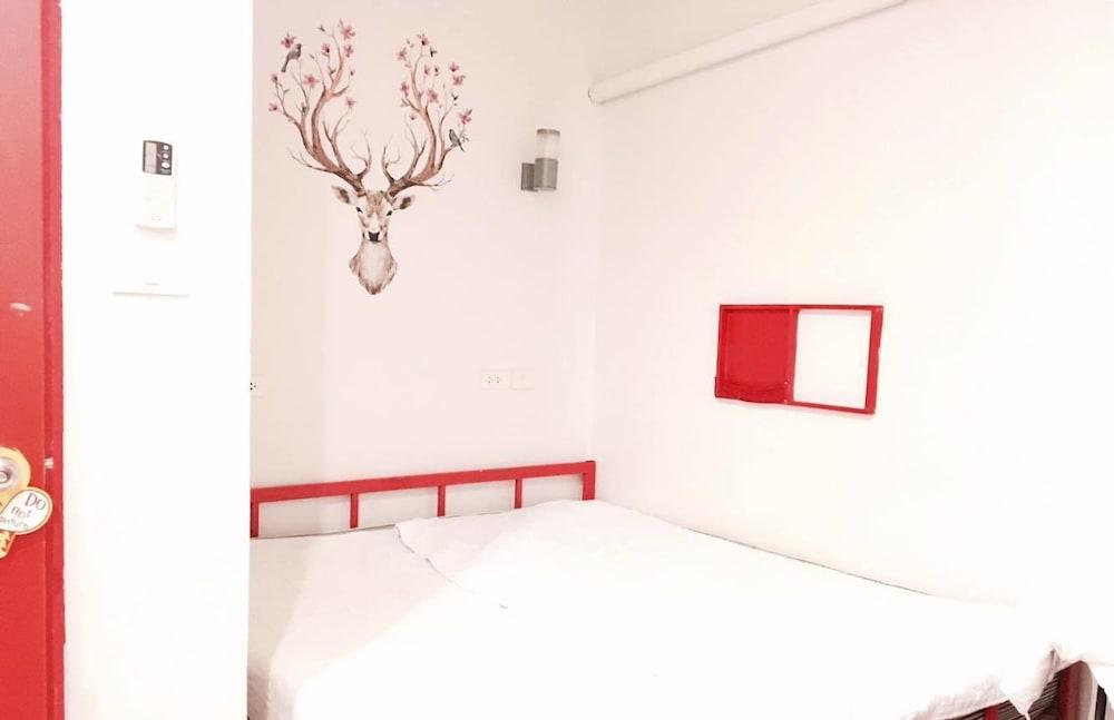 Jellybean Ezy Hostel Sathorn Бангкок Екстер'єр фото