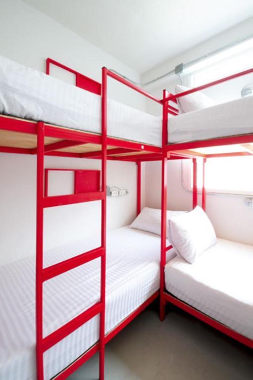 Jellybean Ezy Hostel Sathorn Бангкок Номер фото