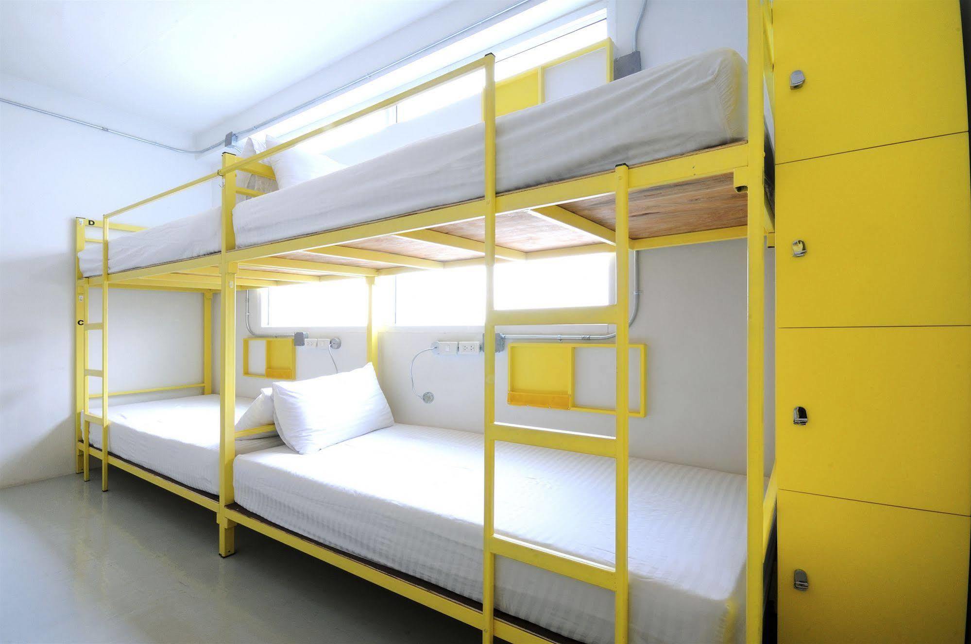 Jellybean Ezy Hostel Sathorn Бангкок Екстер'єр фото