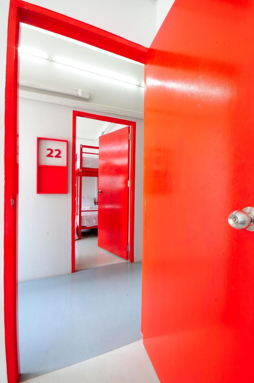 Jellybean Ezy Hostel Sathorn Бангкок Екстер'єр фото