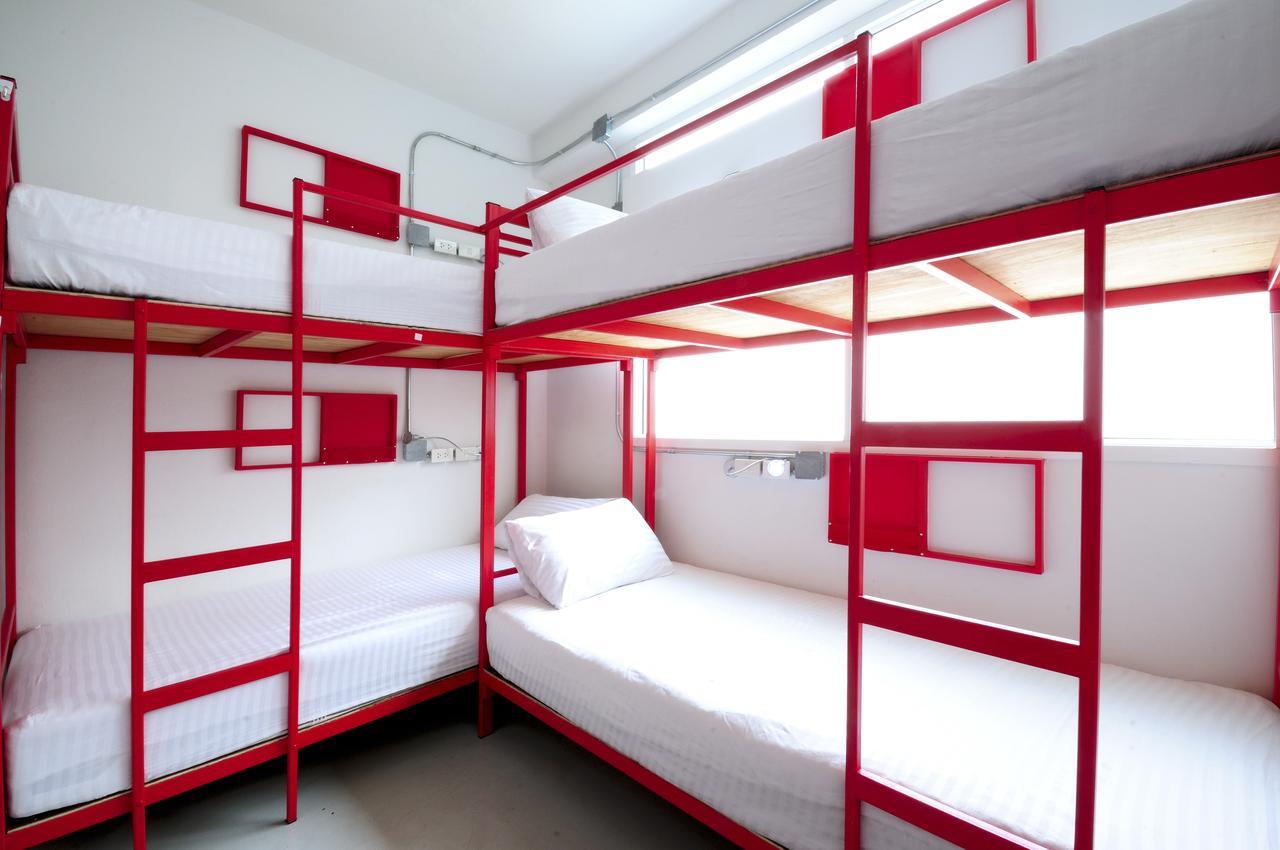 Jellybean Ezy Hostel Sathorn Бангкок Екстер'єр фото