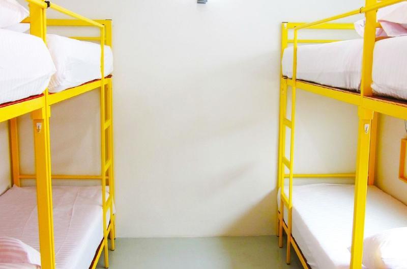 Jellybean Ezy Hostel Sathorn Бангкок Екстер'єр фото