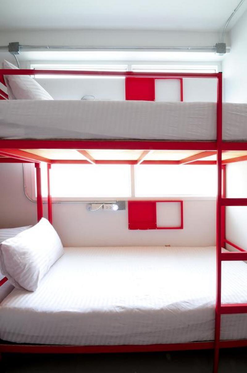 Jellybean Ezy Hostel Sathorn Бангкок Екстер'єр фото