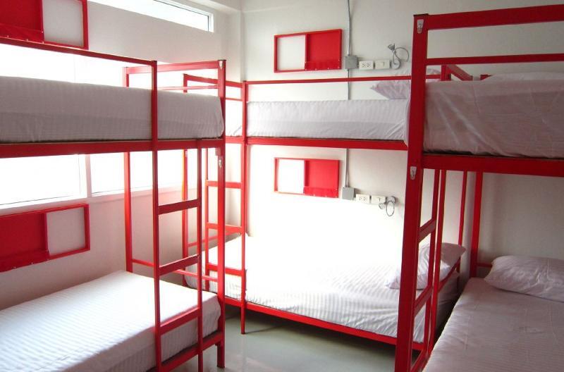 Jellybean Ezy Hostel Sathorn Бангкок Екстер'єр фото