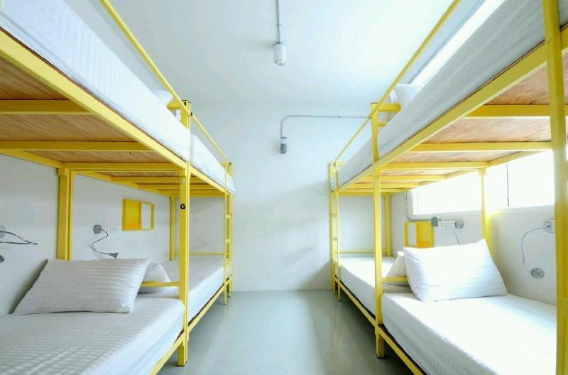 Jellybean Ezy Hostel Sathorn Бангкок Екстер'єр фото